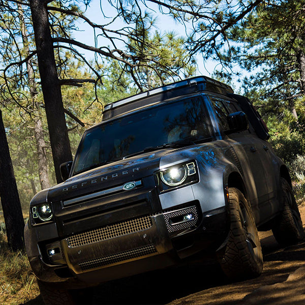 Defender with Convoy Tent closed Front View